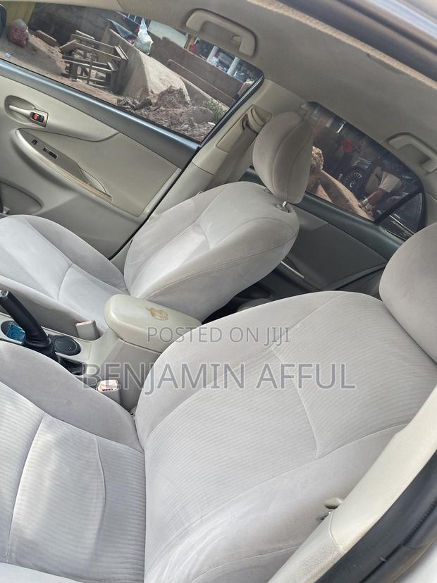 Toyota Corolla 2010 Silver
