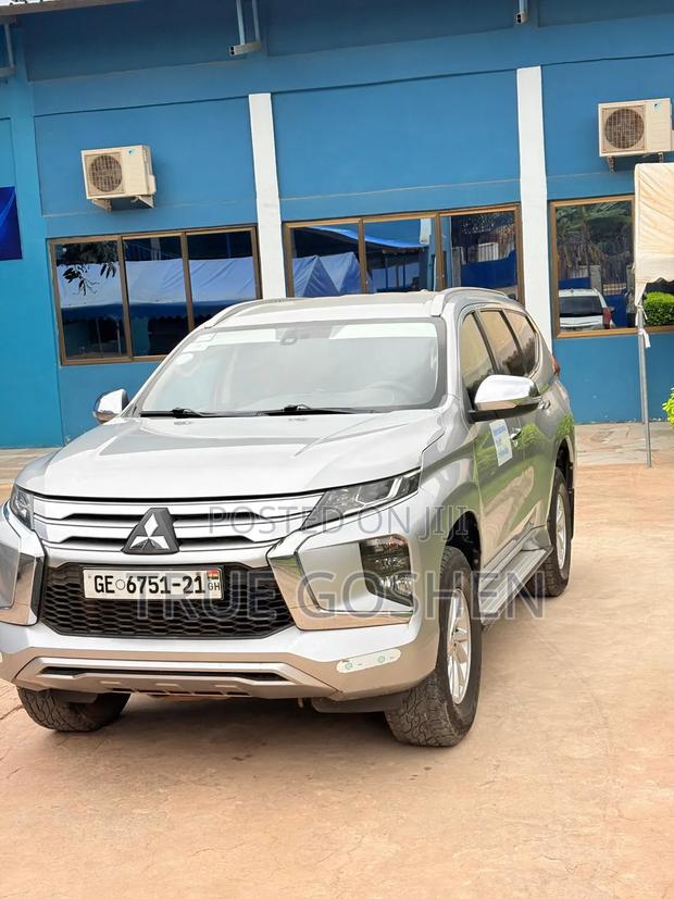 Mitsubishi Pajero 2021 Silver
