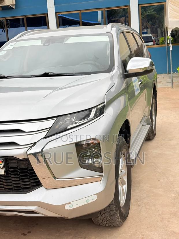 Mitsubishi Pajero 2021 Silver
