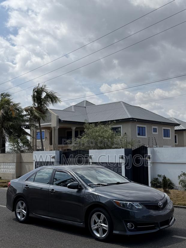 Toyota Camry SE 4dr Sedan (2.5L 4cyl 6A) 2014 Gray