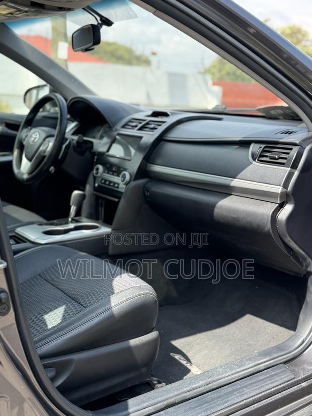 Toyota Camry SE 4dr Sedan (2.5L 4cyl 6A) 2014 Gray