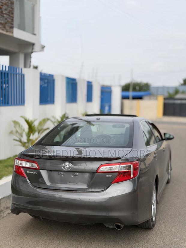 Toyota Camry SE 4dr Sedan (2.5L 4cyl 6A) 2014 Gray