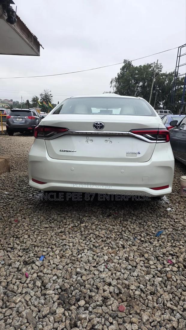 Toyota Corolla LE 2020 White