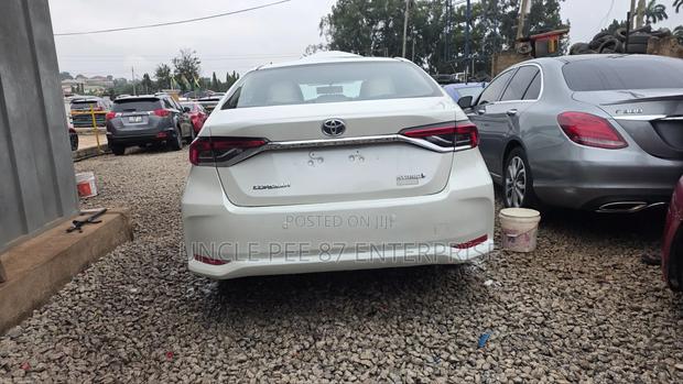 Toyota Corolla LE 2020 White