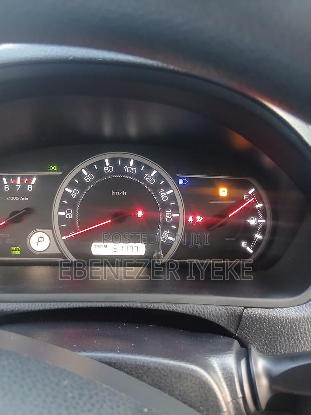 Toyota Voxy V 4WD 8-Seater 2017 Off white