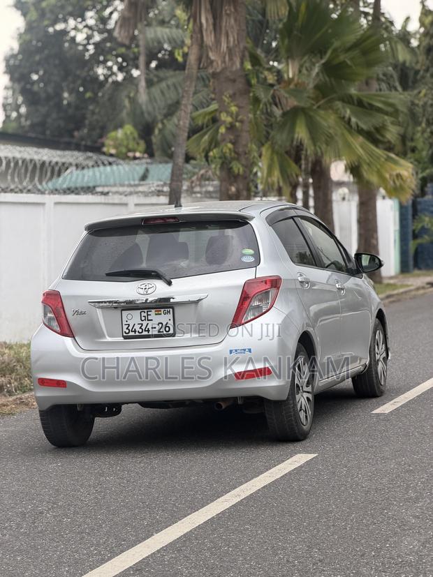 Toyota Vitz 1.3 FWD 5dr 2013 Silver