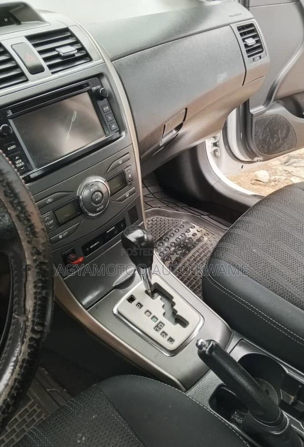 Toyota Corolla S 5-Speed 2013 White
