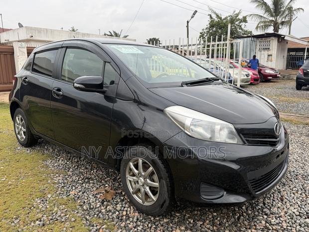 Toyota Vitz 1.3 FWD 5dr 2013 Black