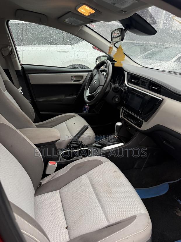Toyota Corolla LE Eco (1.8L 4cyl 2A) 2018 Red