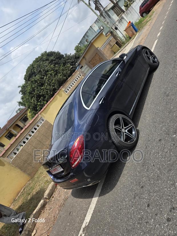 Mercedes-Benz C300 2016 Blue