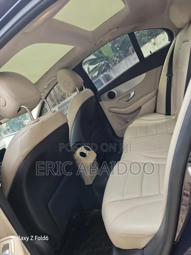 Mercedes-Benz C300 2016 Blue