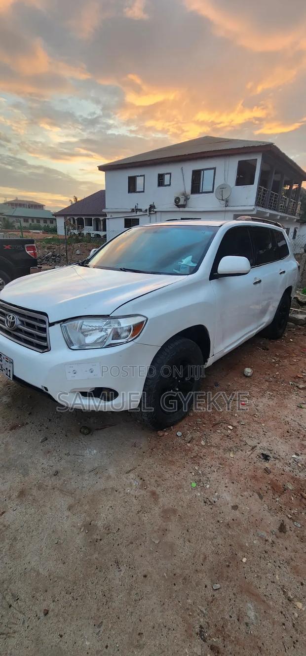 Toyota Highlander SE 2011 White