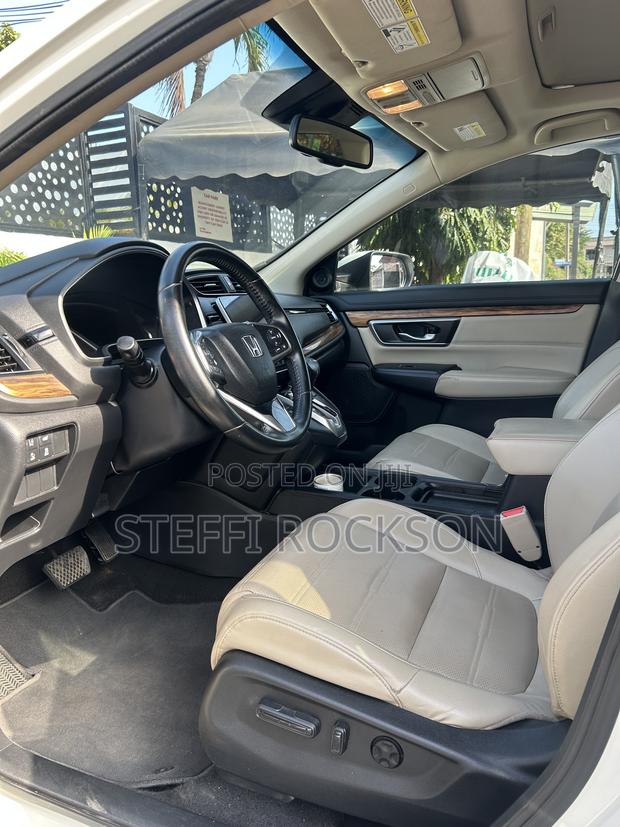 Honda CR-V Touring FWD 2018 White