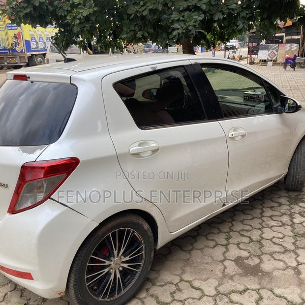 Toyota Vitz 1.3 FWD 5dr 2013 White