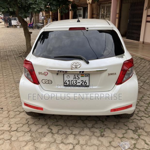 Toyota Vitz 1.3 FWD 5dr 2013 White