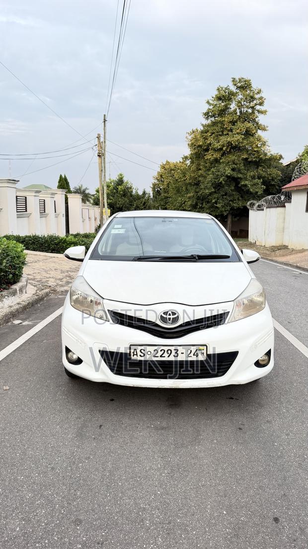 Toyota Vitz 1.3 AWD 5dr 2013 White