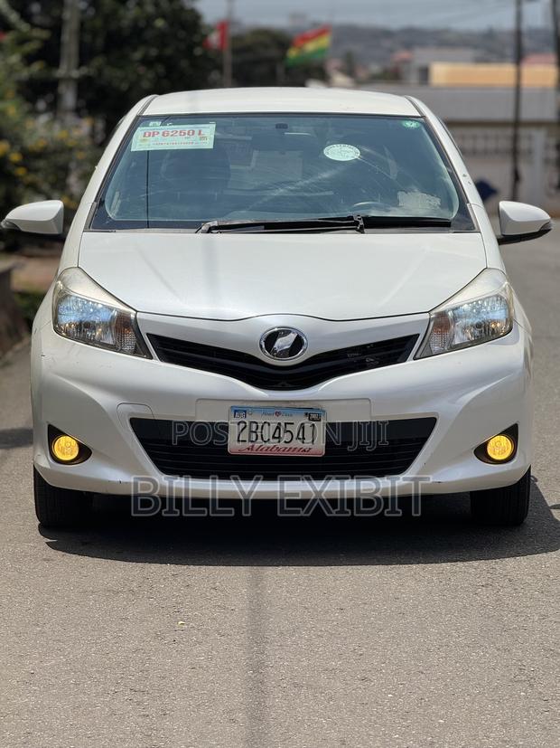 Toyota Vitz 1.3 AWD 5dr 2012 Pearl