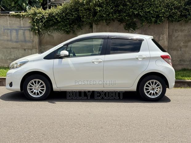 Toyota Vitz 1.3 AWD 5dr 2012 Pearl