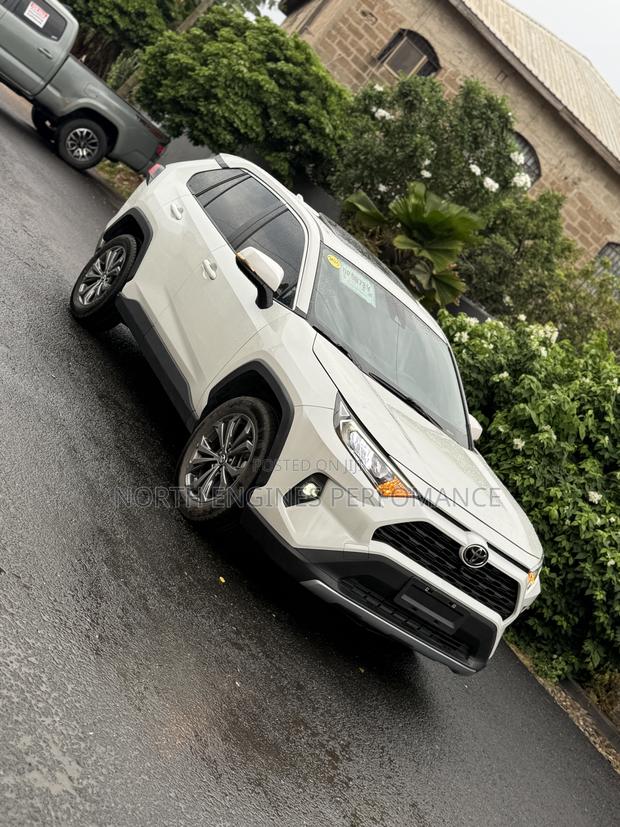 Toyota RAV4 XLE AWD 2023 White