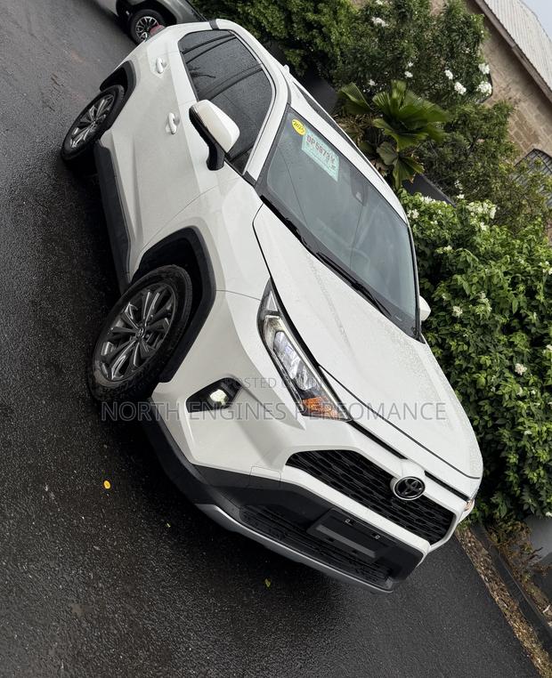 Toyota RAV4 XLE AWD 2023 White