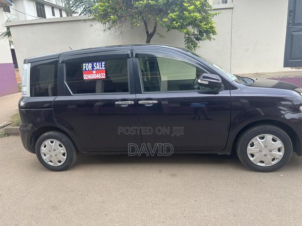Toyota Sienta 2012 Pearl