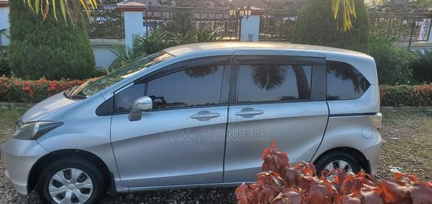 Honda Freed 2012 Silver
