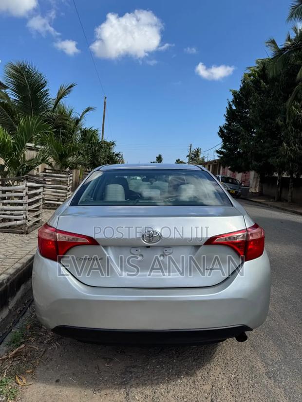 Toyota Corolla 2017 Silver