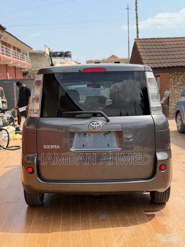 Toyota Sienta 1.5 FWD 2012 Gray