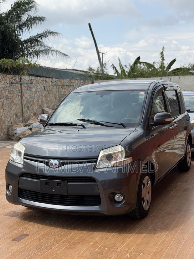 Toyota Sienta 1.5 FWD 2012 Gray