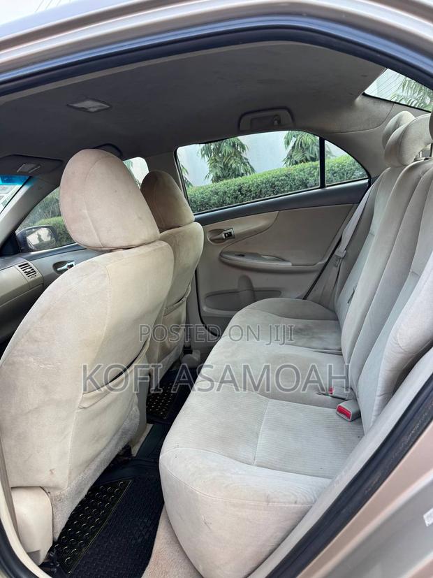 Toyota Corolla LE 4dr Sedan (1.8L 4cyl 4A) 2010 Gold