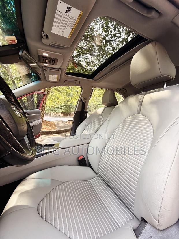 Toyota Camry SE FWD 2020 Red
