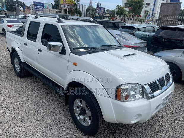 Nissan Hardbody 2019 White
