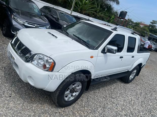 Nissan Hardbody 2019 White