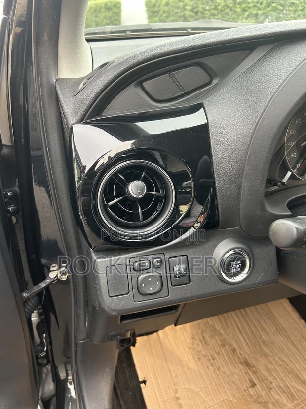 Toyota Vitz 1.3 AWD 5dr 2015 Black