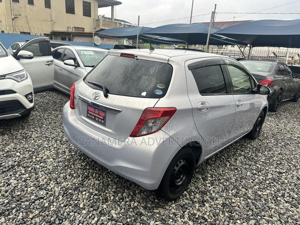 Toyota Vitz 1.3 AWD 5dr 2014 Gray