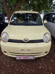 Toyota Sienta 1.5 FWD 2010 Yellow for sale
