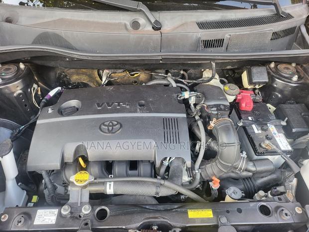 Toyota Sienta 1.5 FWD 2010 Yellow