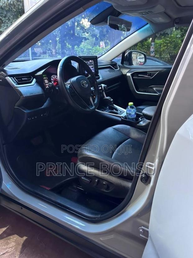Toyota RAV4 XLE Premium AWD 2020 Gray