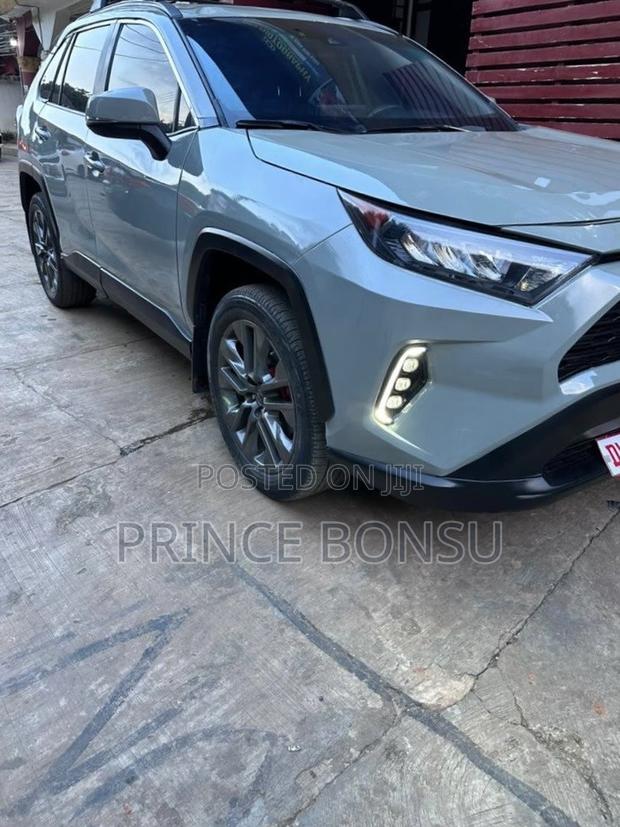 Toyota RAV4 XLE Premium AWD 2020 Gray