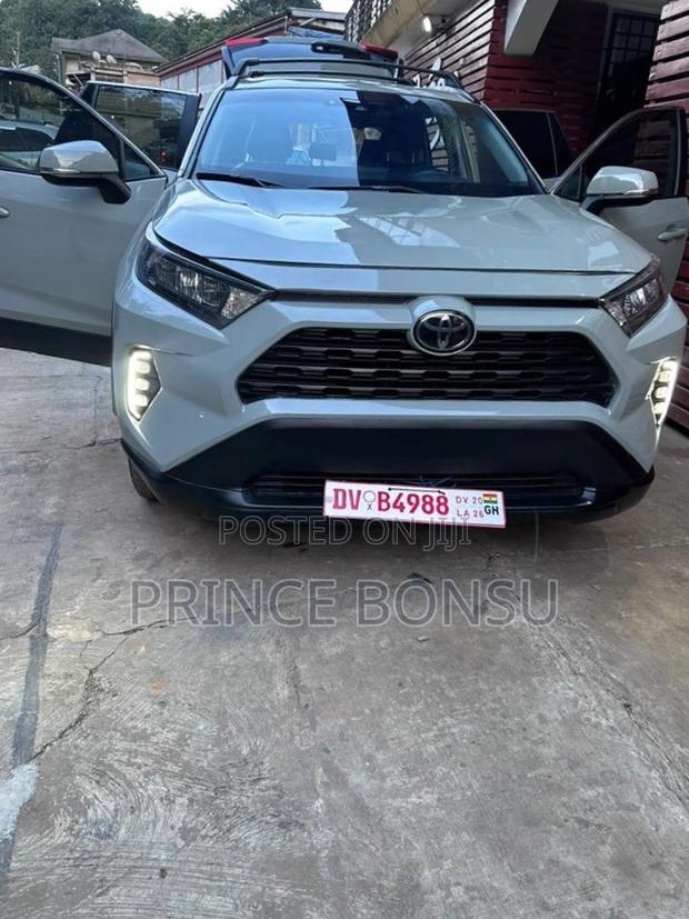 Toyota RAV4 XLE Premium AWD 2020 Gray