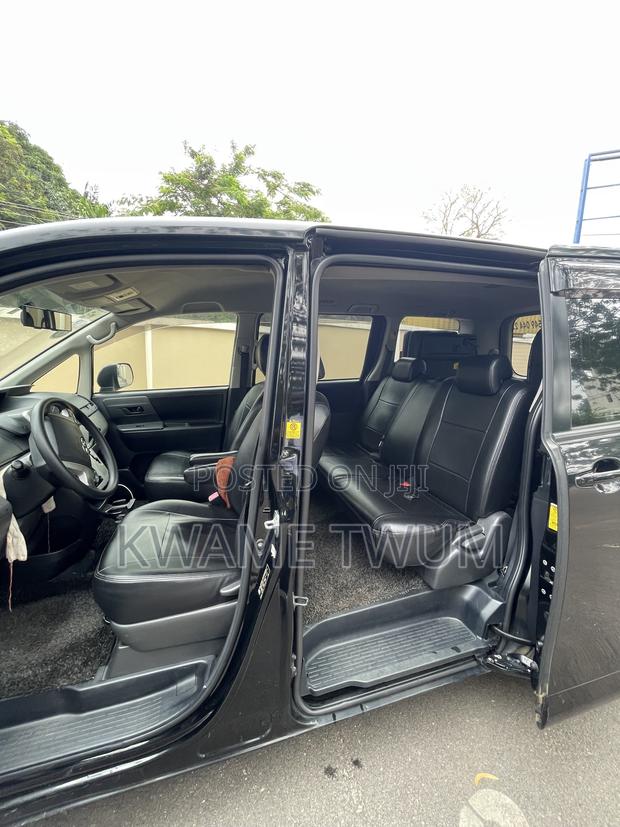 Toyota Voxy V 2WD 8-Seater 2012 Black