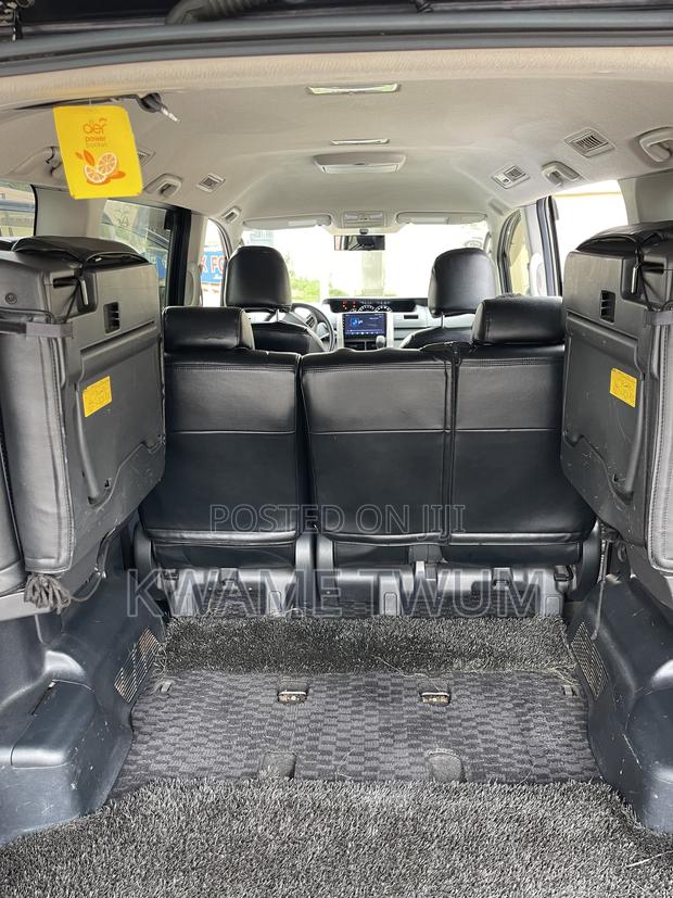 Toyota Voxy V 2WD 8-Seater 2012 Black