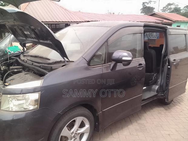 Toyota Voxy 2012 Black