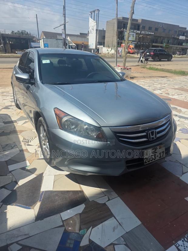 Honda Accord Sedan LX-P 2012 Silver