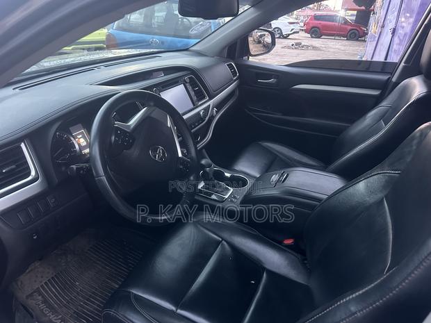 Toyota Highlander XLE V6 4x2 (3.5L 6cyl 6A) 2016 Gray