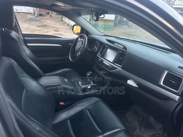Toyota Highlander XLE V6 4x2 (3.5L 6cyl 6A) 2016 Gray