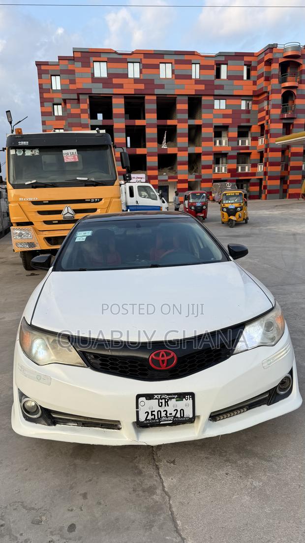 Toyota Camry LE 4dr Sedan (2.5L 4cyl 6A) 2013 White