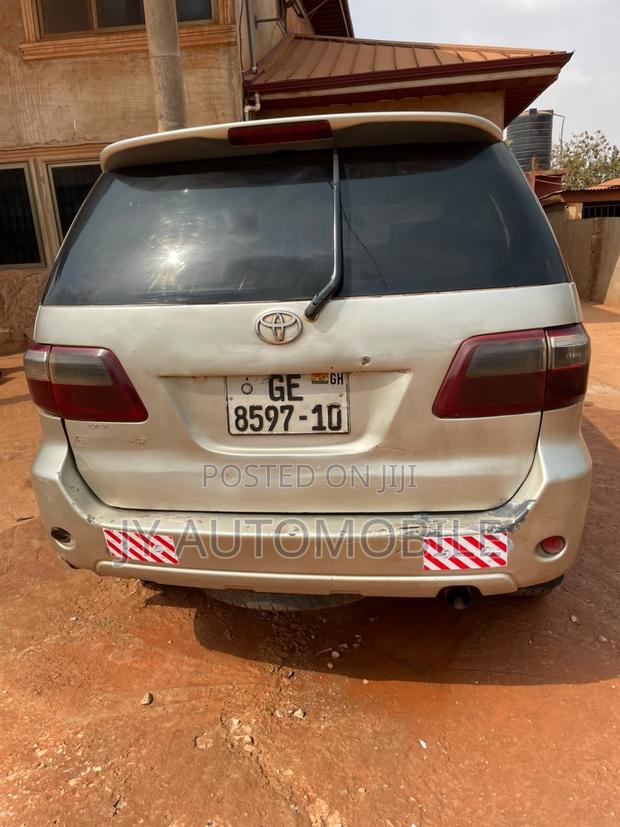 Toyota Fortuner 2010 Gold