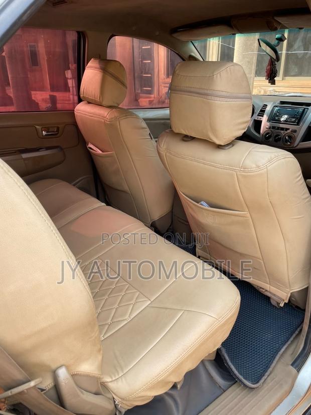 Toyota Fortuner 2010 Gold
