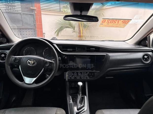Toyota Corolla LE 4dr Sedan (1.8L 4cyl CVT) 2017 White